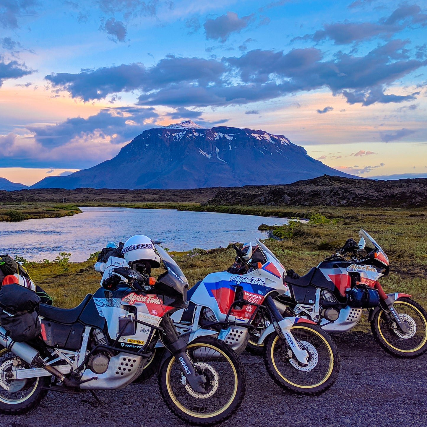 Poster Islande: 3 Africa Twin mont Herdubreid