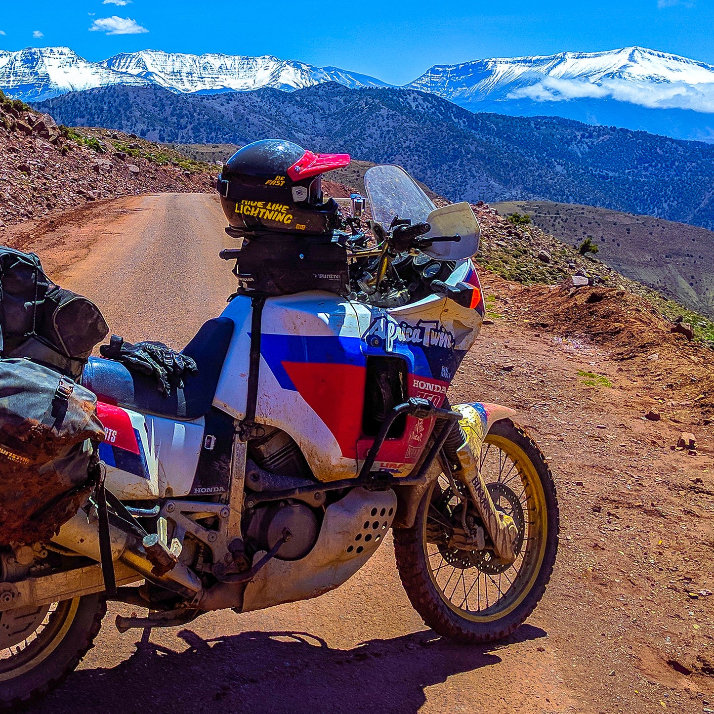 Poster Maroc: Africa Twin Montagnes Rouges